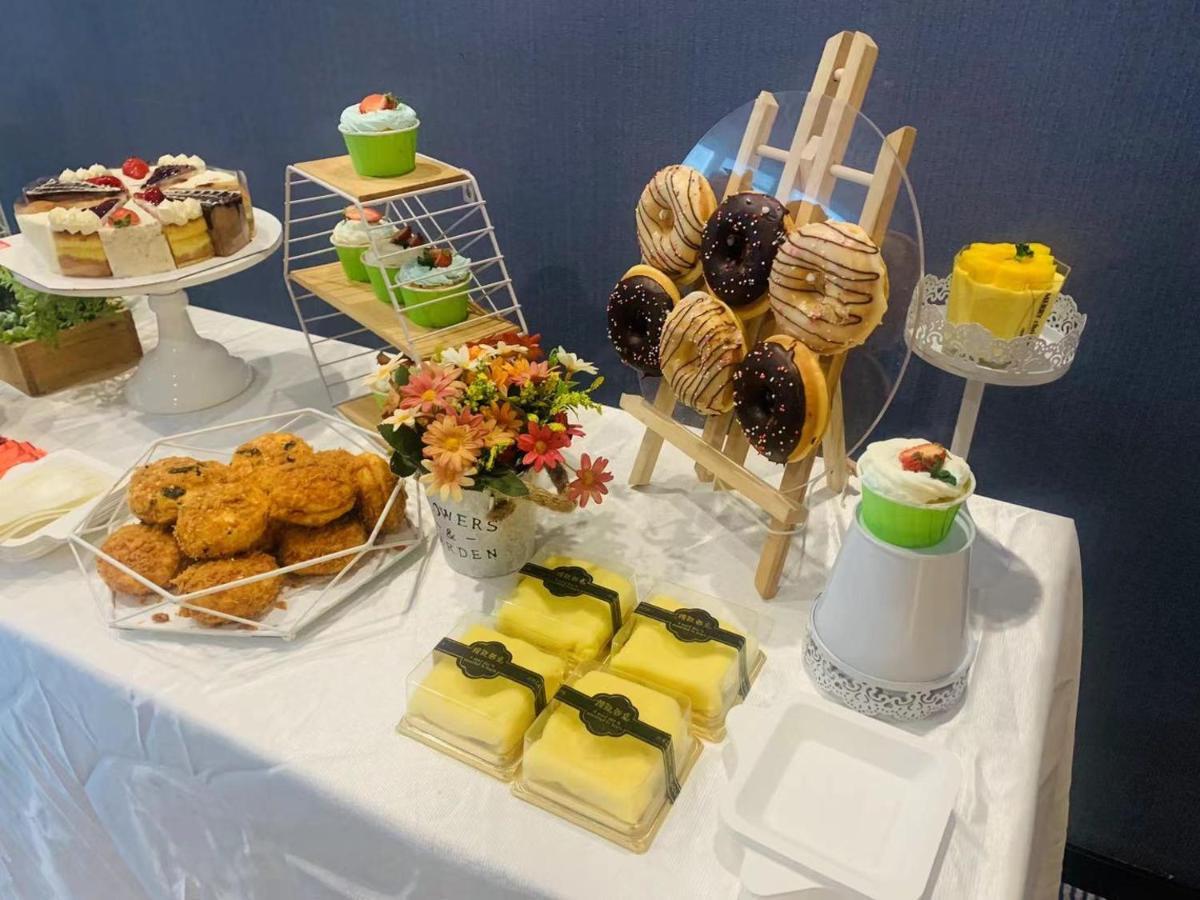 Holiday Inn Express - Wuhan Optical Valley By Ihg Екстер'єр фото